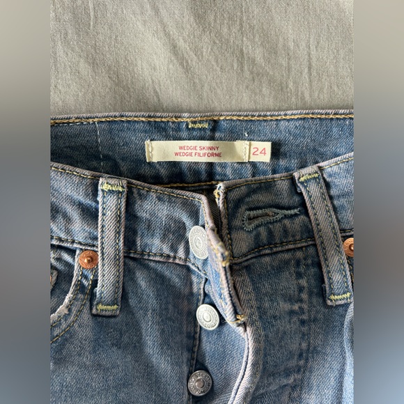 Levis Wedgie Skinny Jeans - Picture 3 of 3